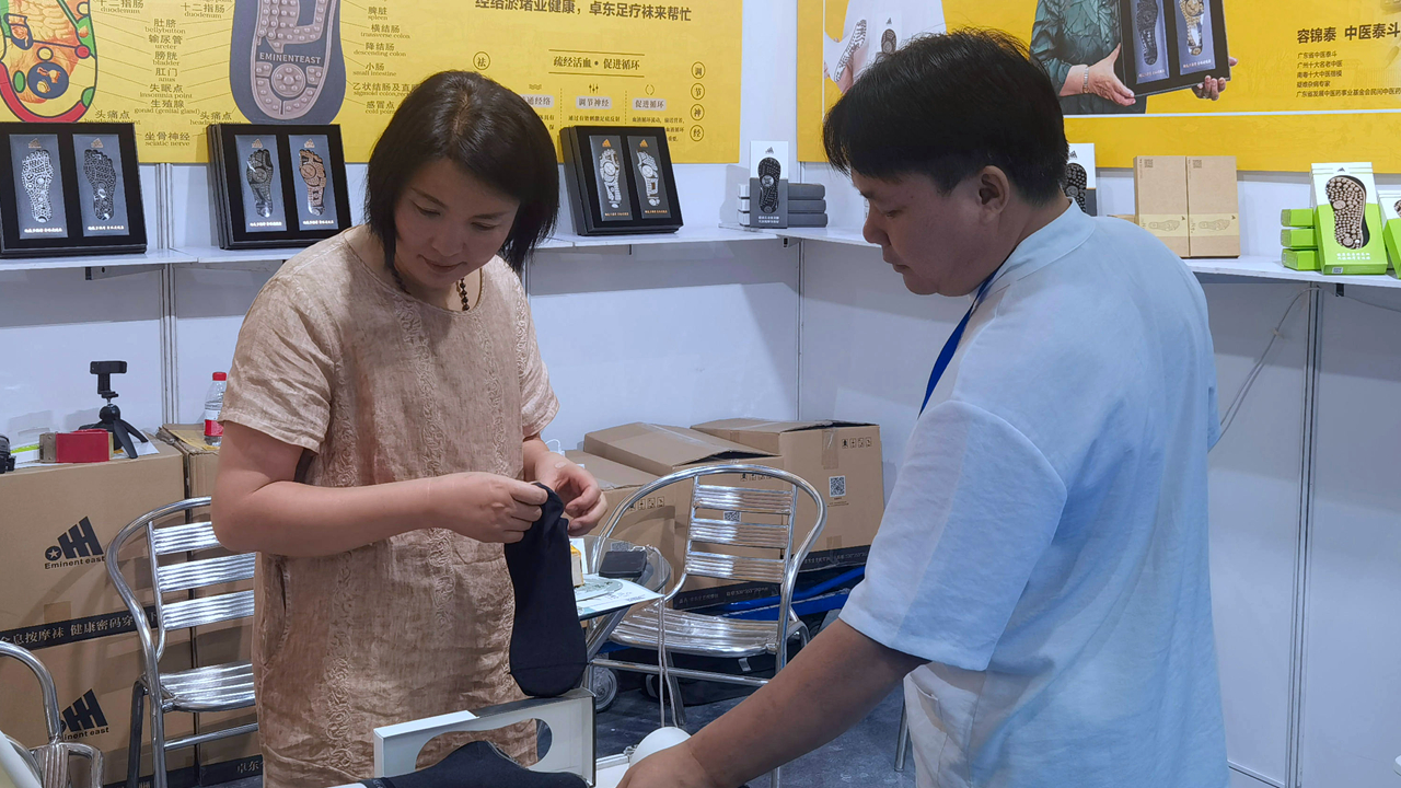 足疗穴位袜测评,足底按摩袜如何按摩