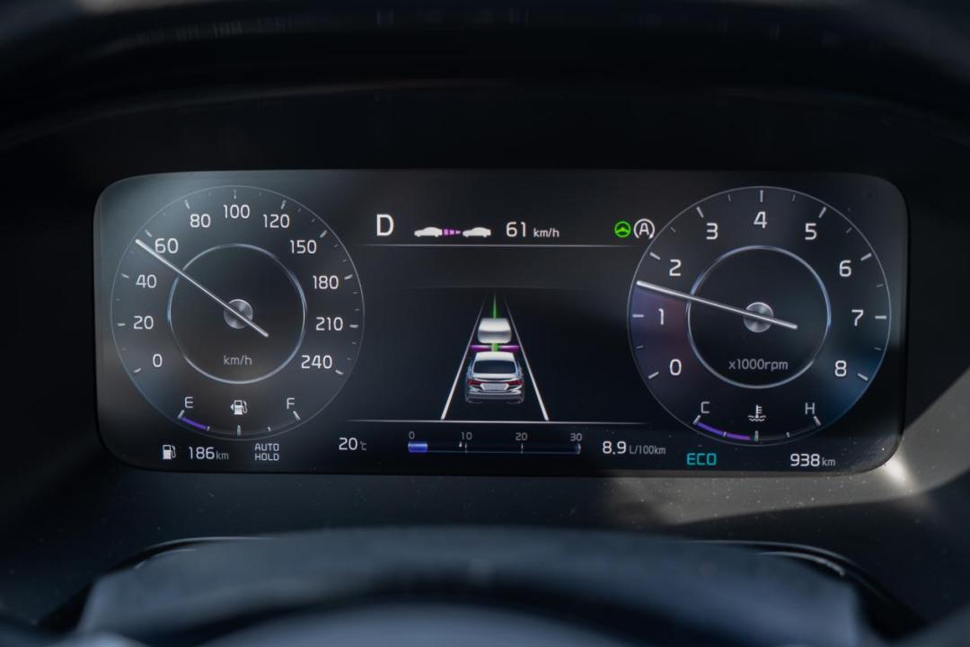 试驾全新起亚k3上路回头率不错,起亚k3手动1.6试驾视频