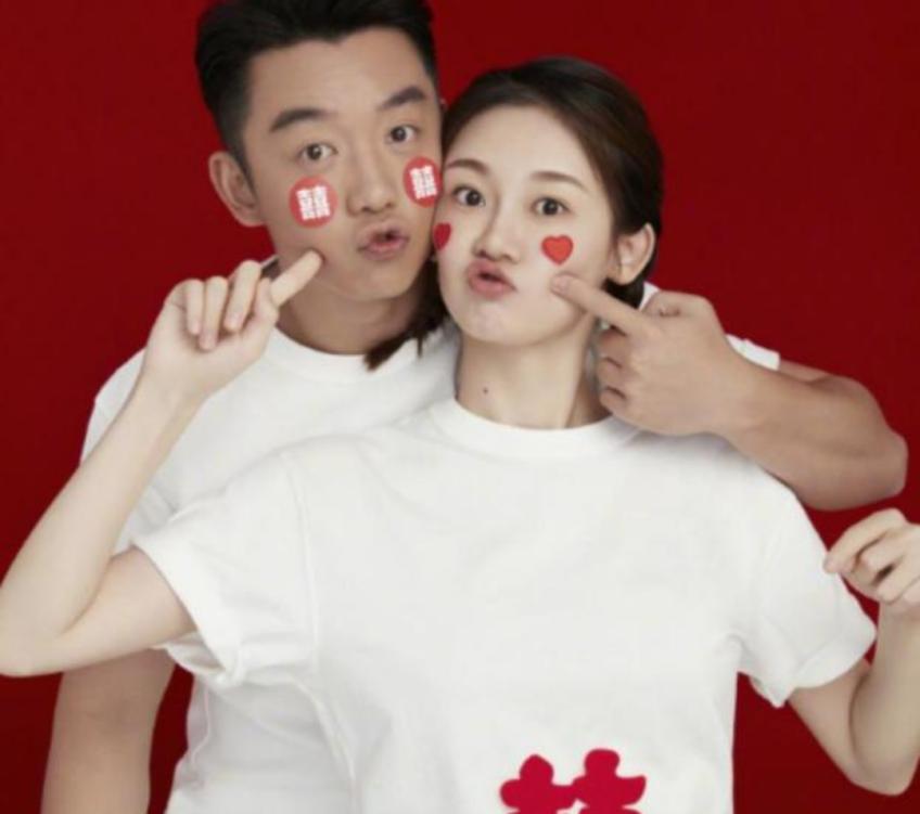 郑恺晒祖孙四代同框照,郑恺腹肌全部照片