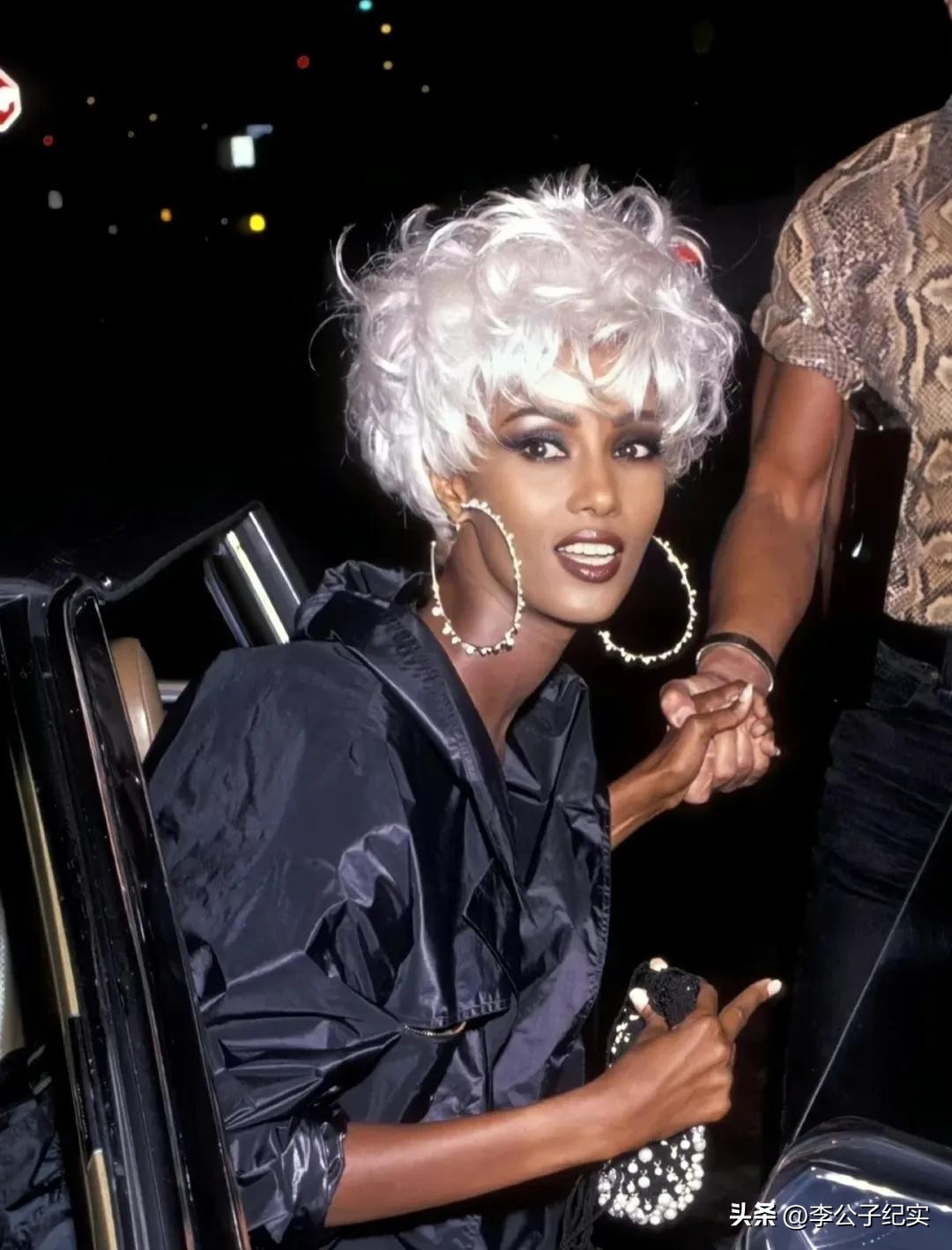 双性恋摇滚巨星：与超模跨越生死相恋，离世后全球轰动首相悼念