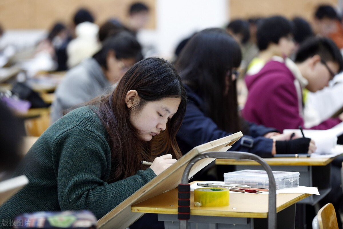 郑州航空工业管理学院和郑州大学,郑州航空工业管理学院在国内排名