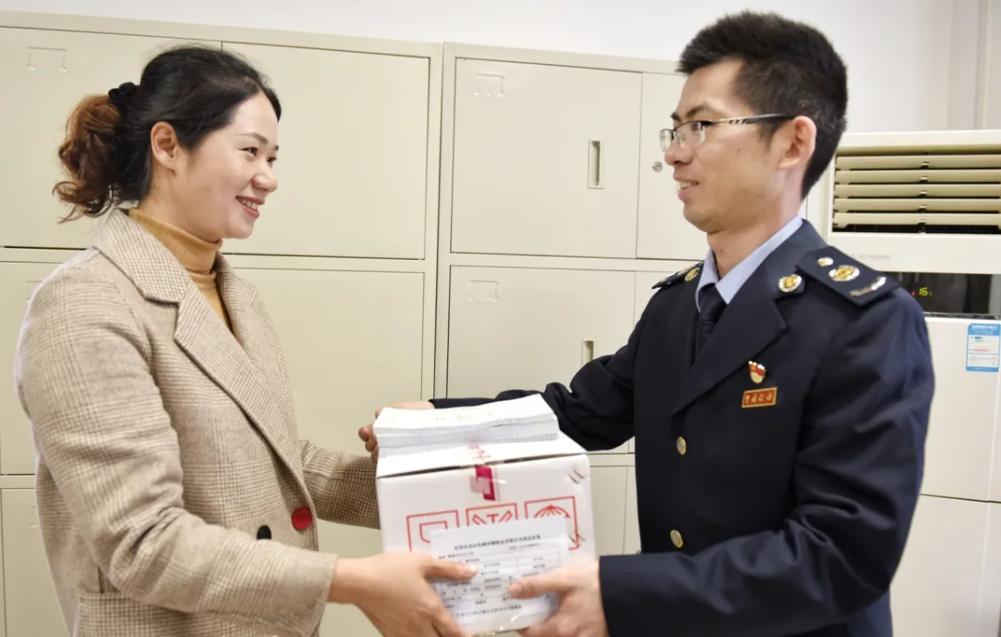 公务员晒工资条明细,公务员发工资条