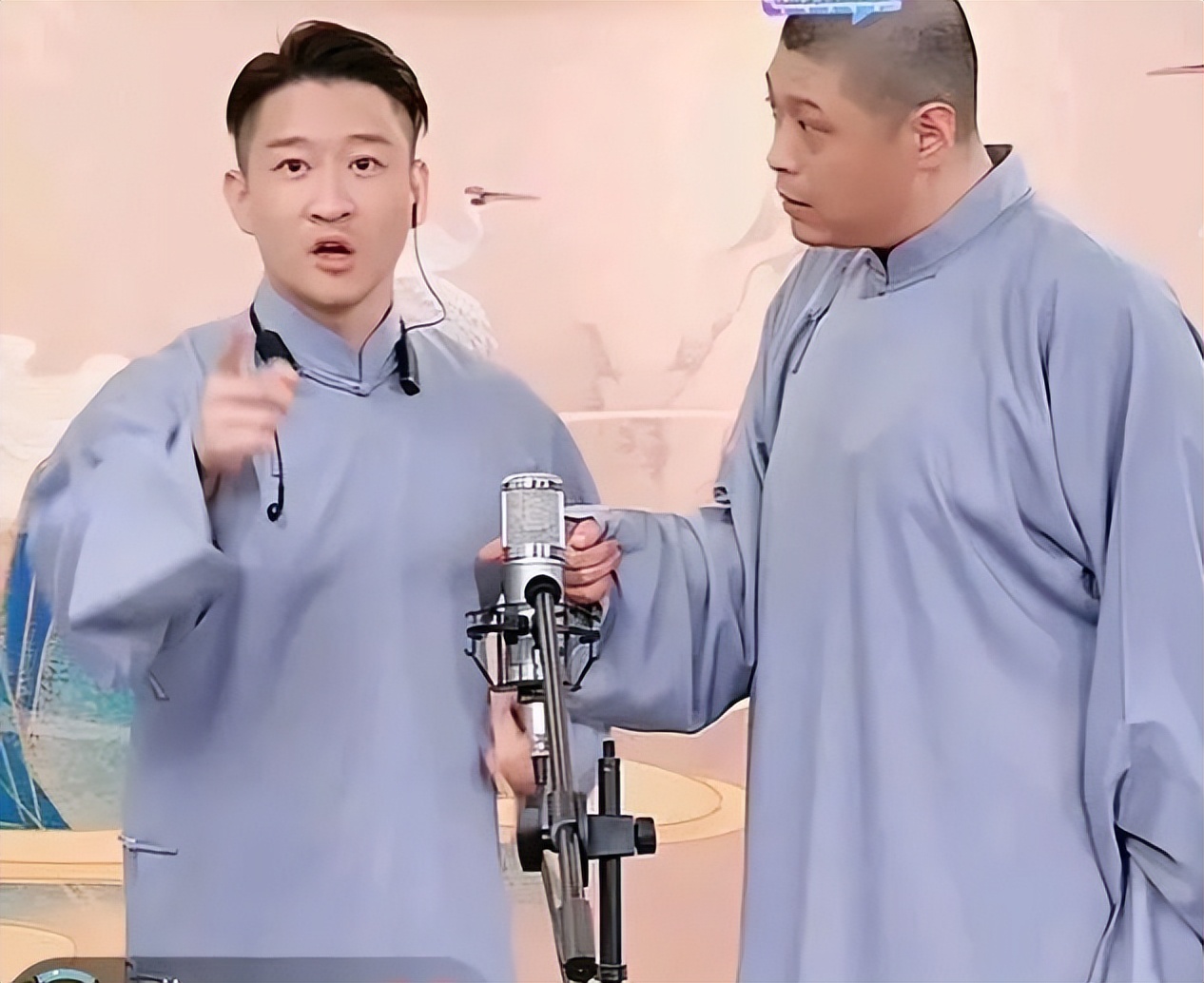 曹云金怒砸郭德纲饭碗，掀翻整个德云社，免费直播说相声获好评