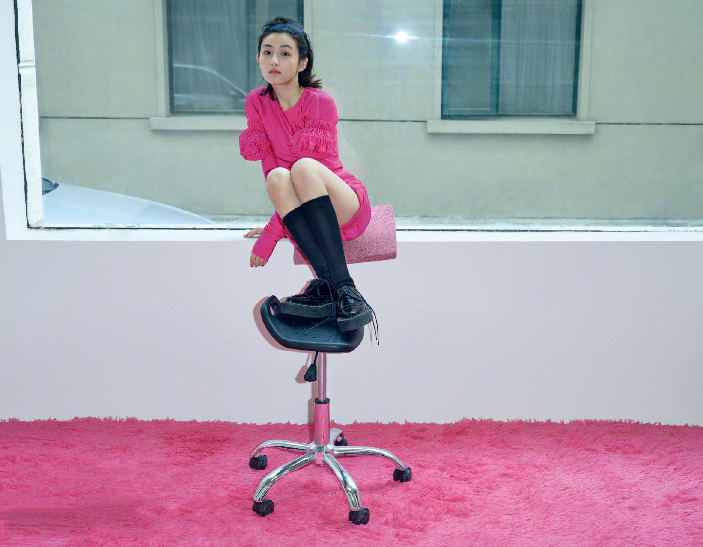 张子枫黑色吊带自拍,张子枫时尚写真照片