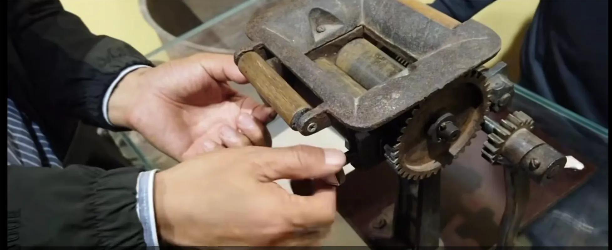 日本全自动压面条机大型,80年代老物件压面条机