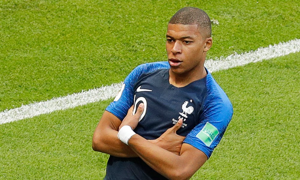 职业足球运动员是指,职业足球运动员是哪个大学