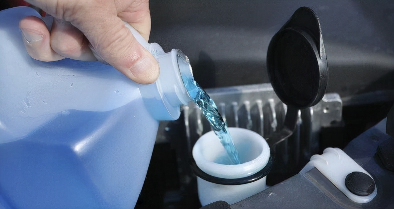 爱车养护防冻玻璃水,冬季爱车必用的玻璃水