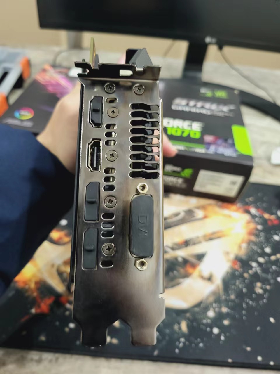 华硕1070冰骑士更换散热硅脂教程,华硕1070更换硅脂片用多厚的