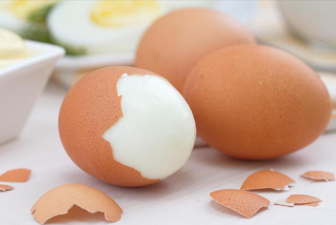 你知道如何煮鸡蛋蛋壳一碰就掉吗,煮鸡蛋放什么在里面煮鸡蛋不破