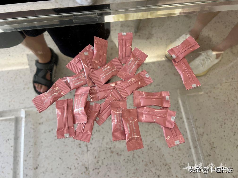 在湖南开服装店的女子彭某，被十堰警方抓了