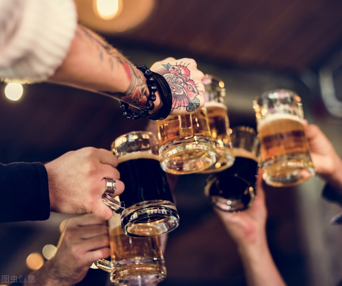 有痛风的患者脚面疼怎么回事,有痛风脚底疼