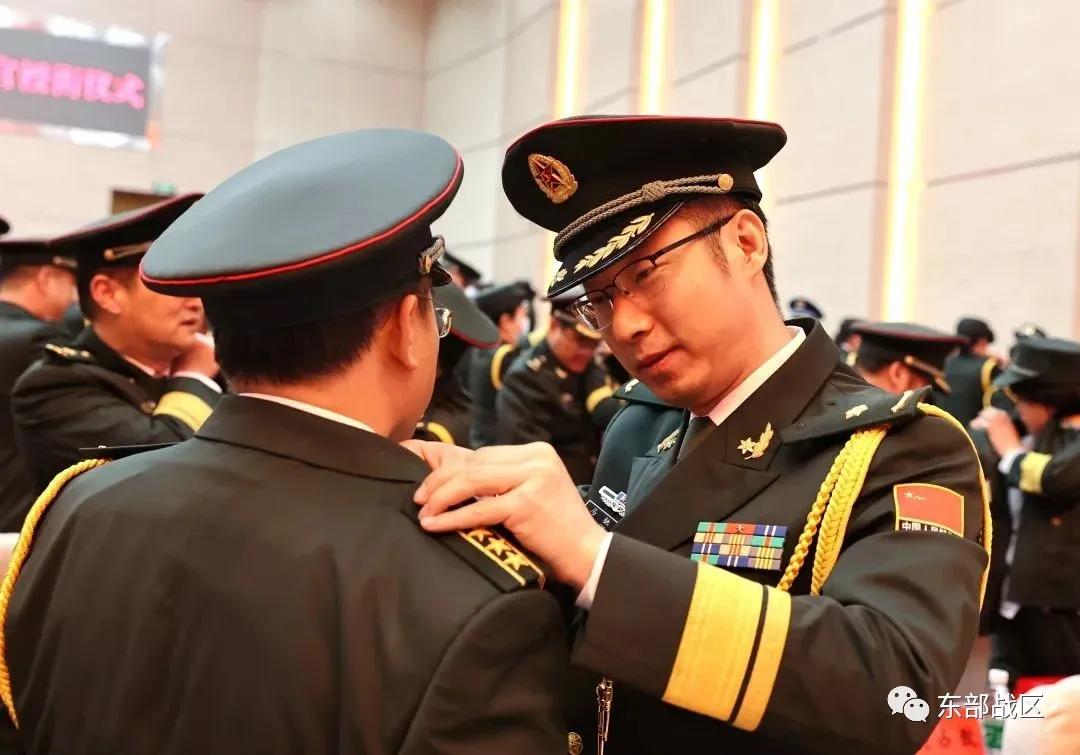 文职干部都授衔了吗,文职人员改任军官通知