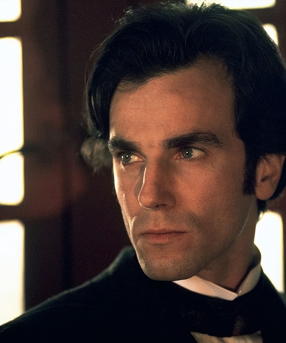 娶了巩俐的雅尔，曾有个漂亮的未婚妻，对方正是法国女神阿佳妮