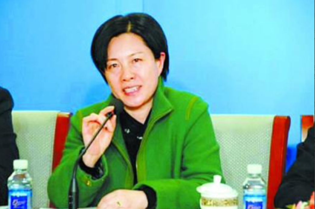 女贪官买别墅大搞淫乱聚会，导致闺蜜不孕不育，出事后多人自首！