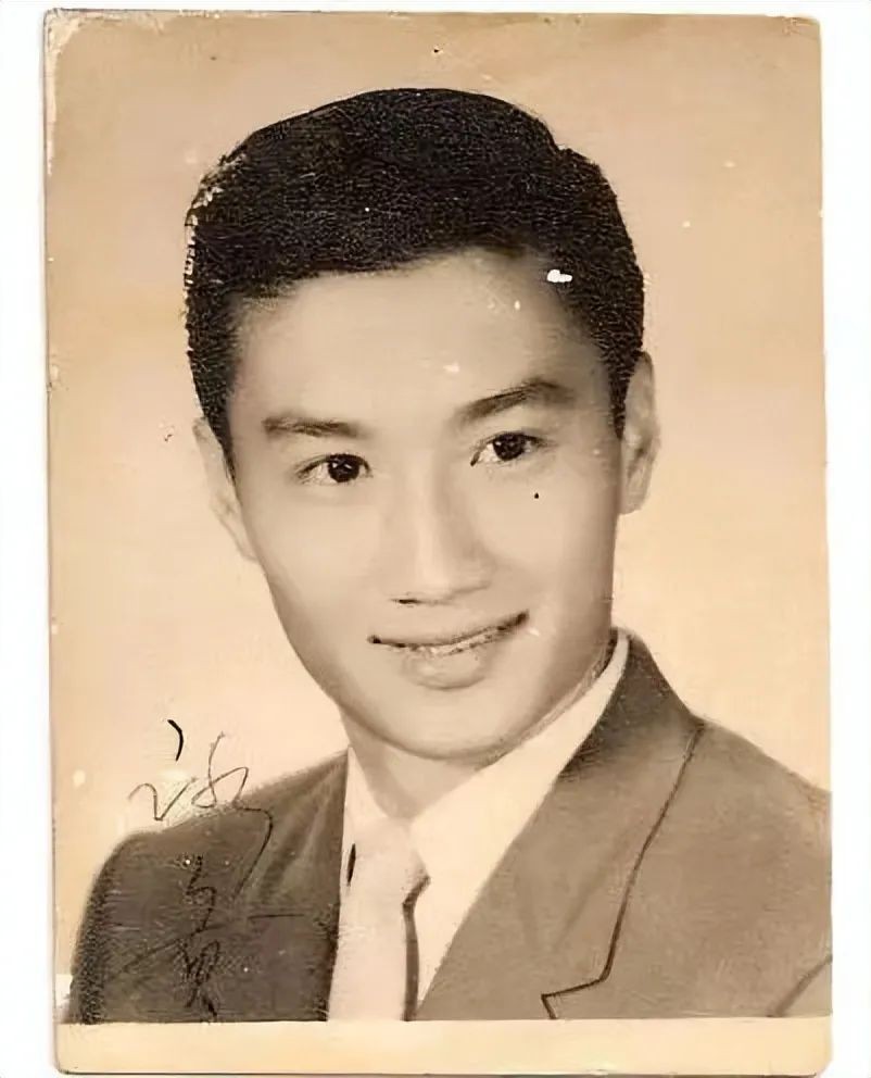 成龙谢贤向华强,谢贤李小龙谁大