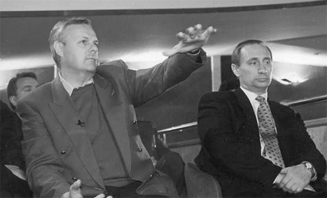 普京当选总统后第一件事,普京当选总统后流泪讲话视频