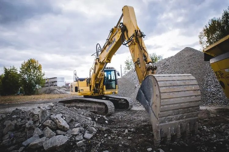 广西单身小伙赚到第一份工资,广西小伙养鱼赚百万