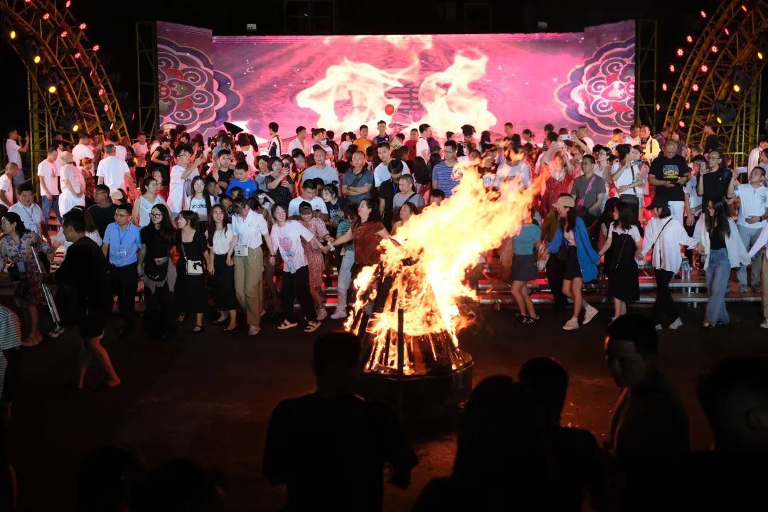 峨边黑竹沟篝火晚会,火把节彝族打歌展演