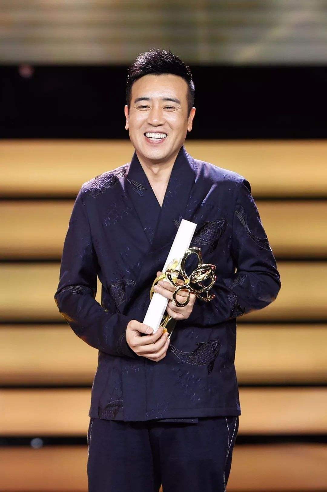 演员于和伟简历和他妻子照片,演员于和伟的家庭生活幸福吗