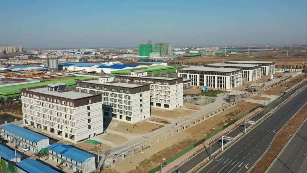 鎭幙涓夊ぇ宸ㄥご,娌冲崡淇￠槼澶у瀷浼佷笟