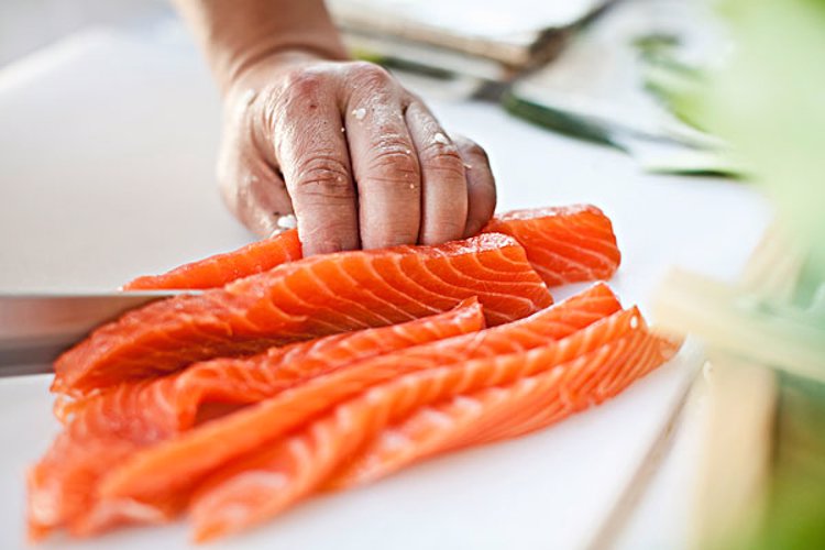 日本人不运动但长寿2年,日本人患癌人多吗