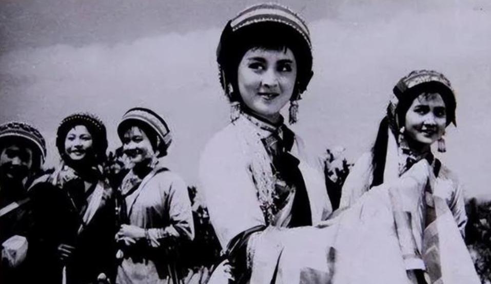 永远的阿诗玛杨丽坤完整版,阿诗玛杨丽坤年轻照