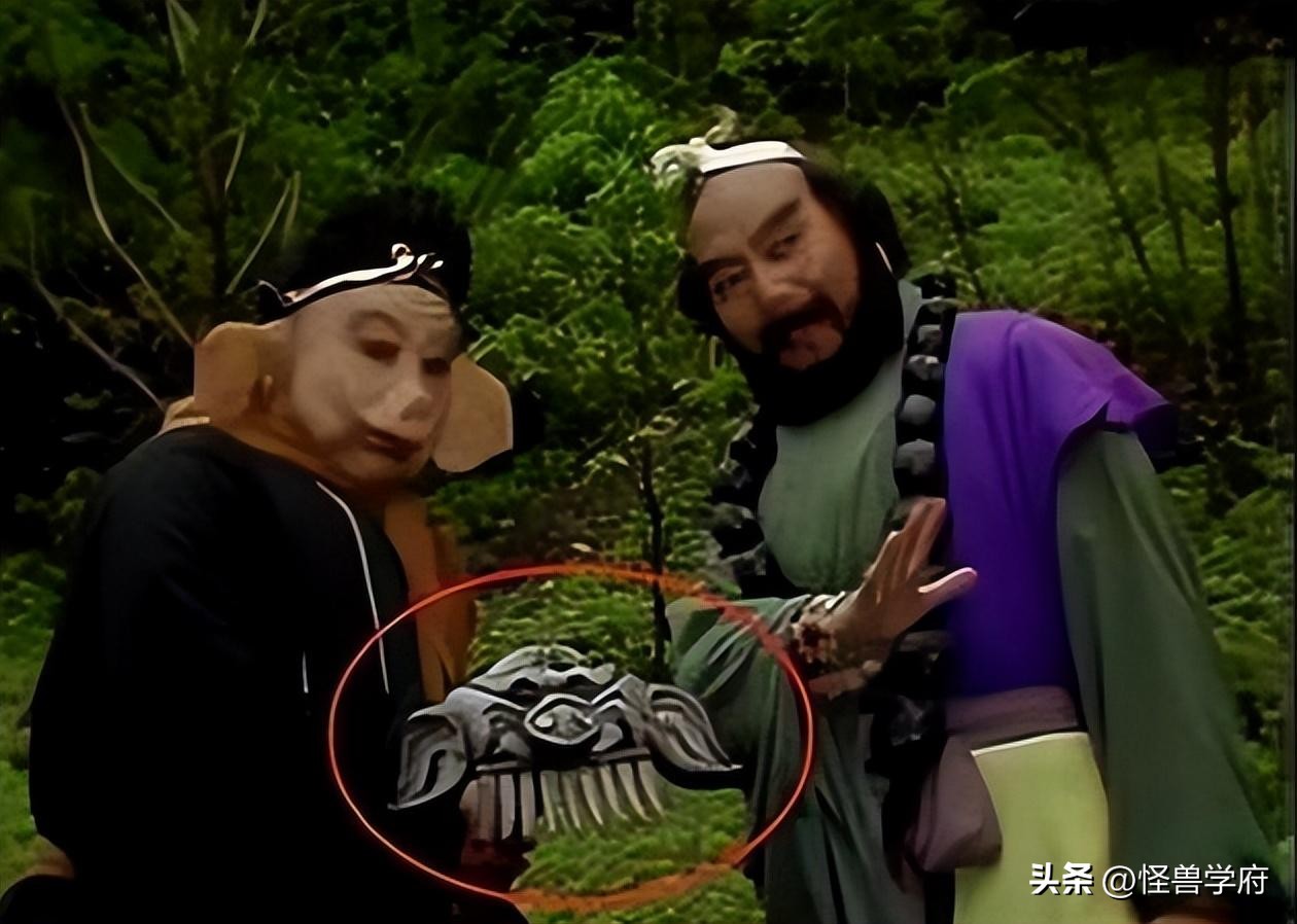 输血管跟电线杆都还能忍，但那个玩手机的，真拿观众当傻子不成？