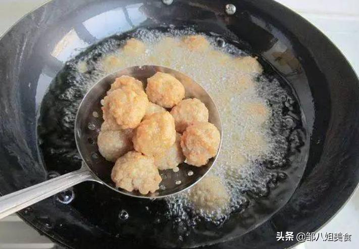 家常炸肉丸子怎么炸才能酥脆,炸肉丸子家常做法加莲藕鸡蛋
