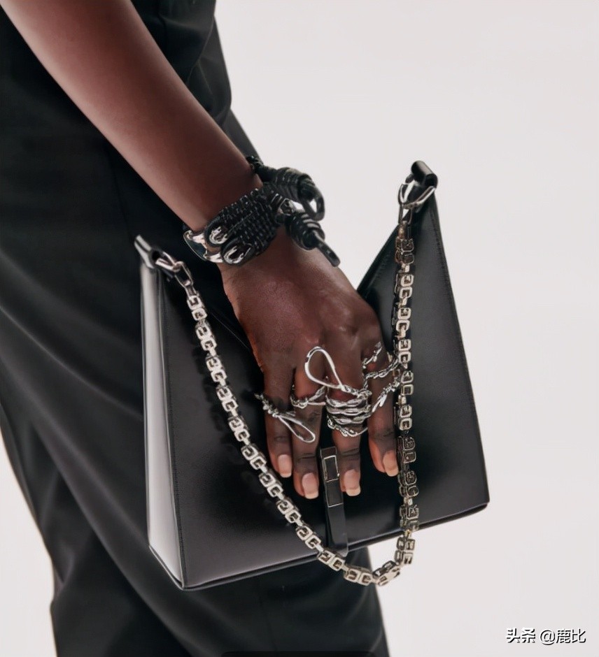 两万左右经典不过时好搭配包推荐,现在哪一款包比较保值