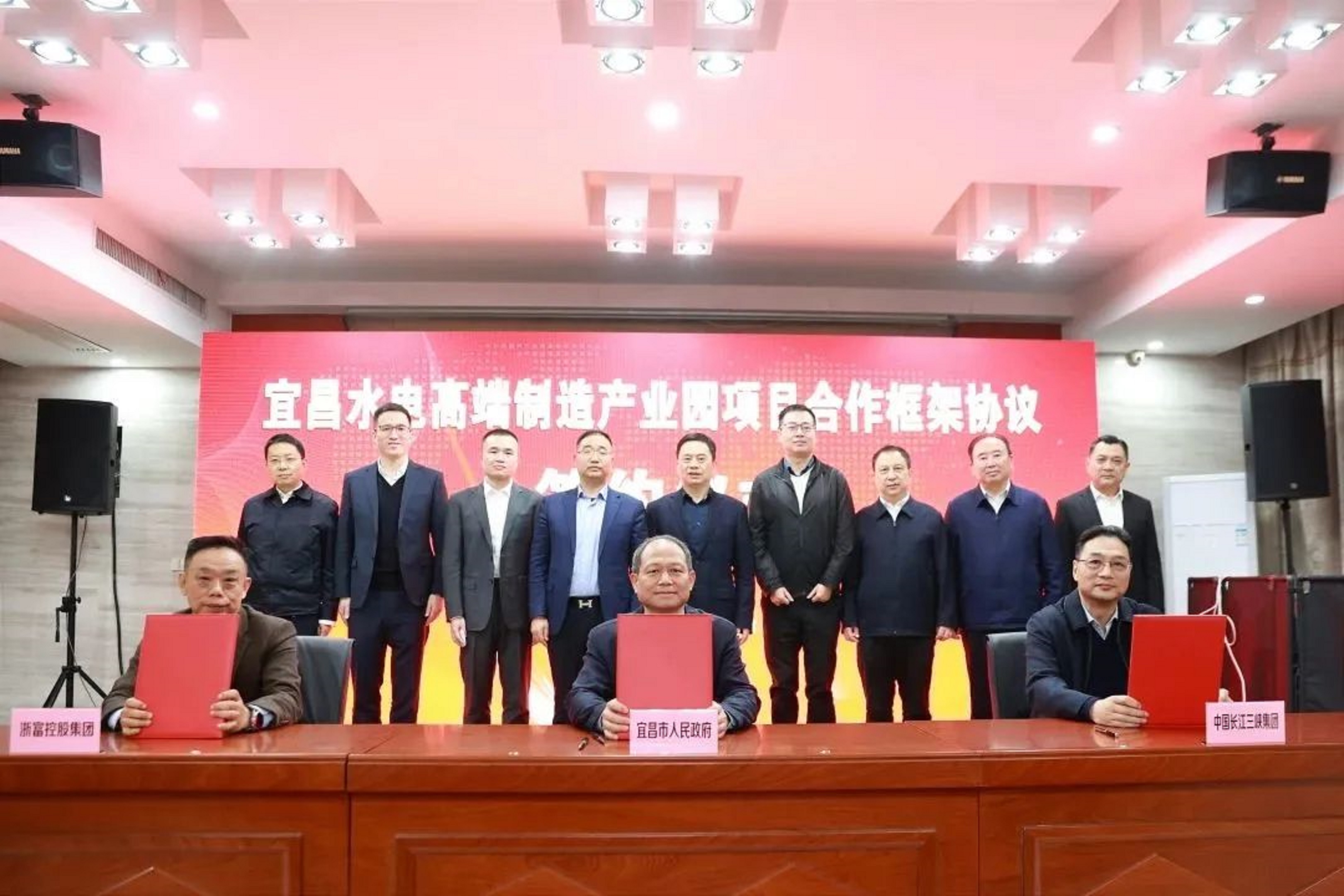 浙江富阳大黑马:18岁进厂,买断国有企业,A股上市,年入131.2亿