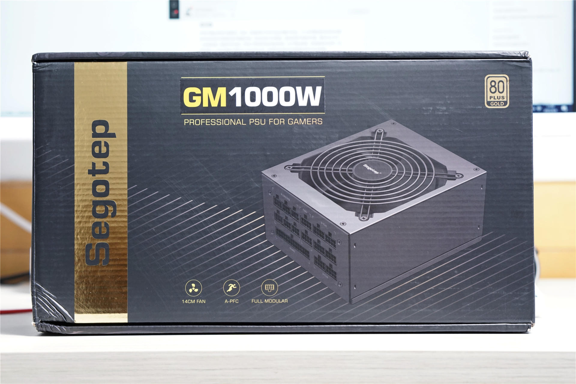 疫情期间居家找事做,耗资2W+打造纯白系居家办公桌面