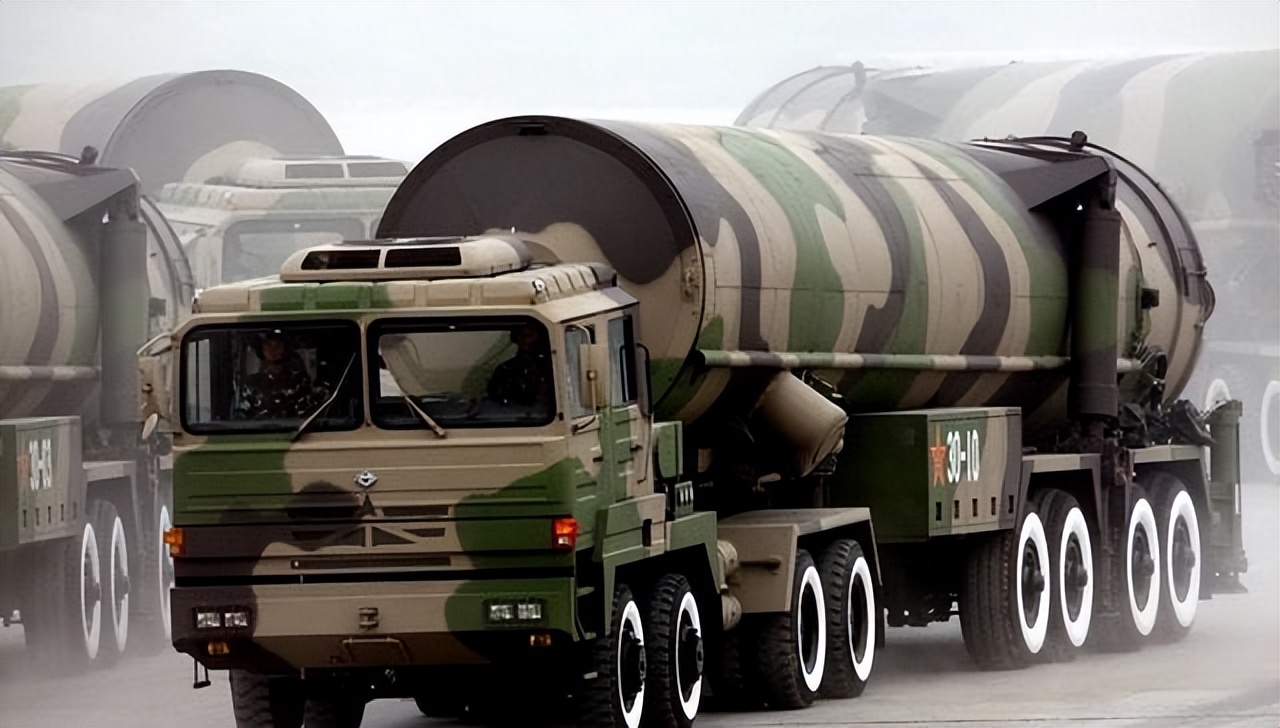 2005年女子美金买菜，菜贩儿子发现端倪，细查牵出东风导弹泄密案