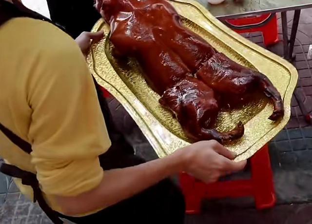 海南脆皮烧猪四十斤左右批发,在海南700元一只烤乳猪