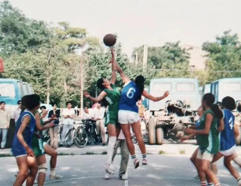 张家口：老探机厂篮球队