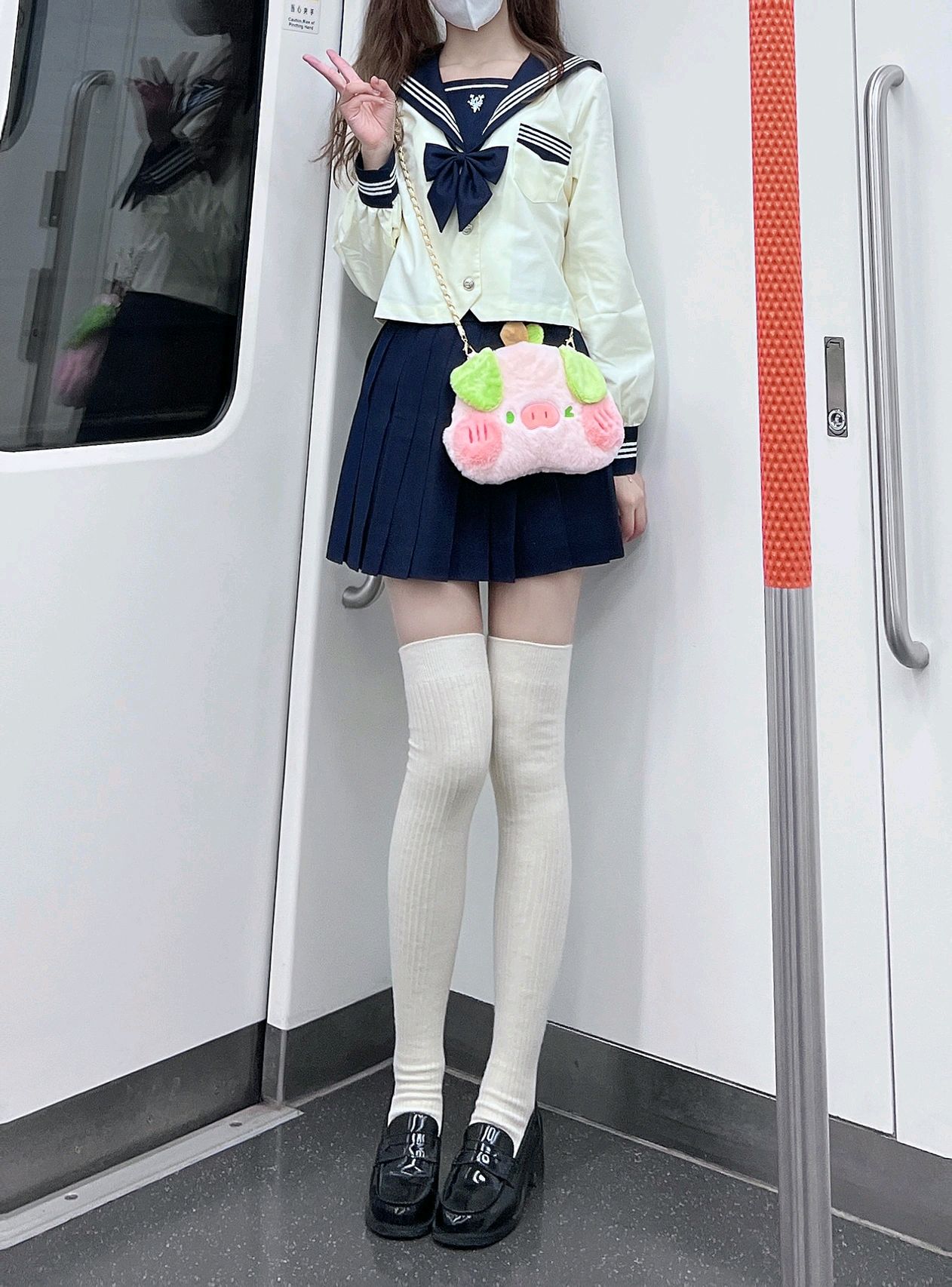 jk制服搭配什么颜色长筒袜,jk制服配白色长筒袜真的好看吗