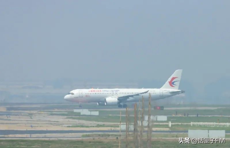 民航最高礼仪迎接c919飞机,商业首航成功c919过水门现场