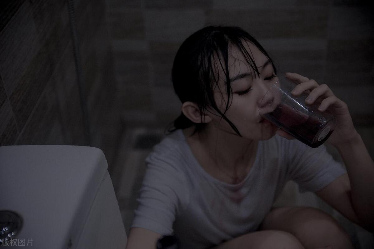 少年花光父母50万积蓄打赏女主播,53岁离异大叔打赏女主播4万元