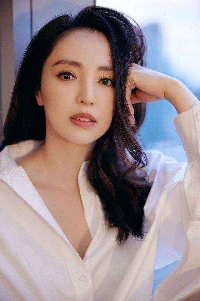 董璇高云翔离婚了没,董璇与高云翔离婚后现身活动