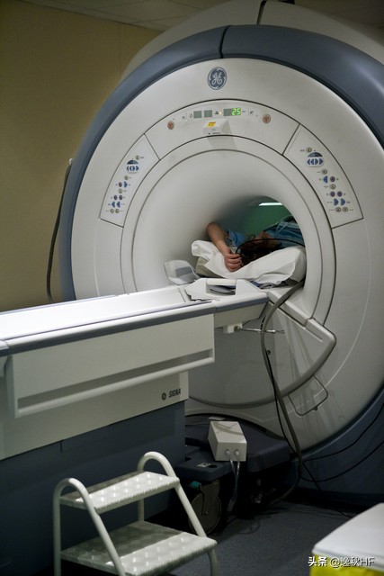 肩周炎前胸后背拉扯疼,肩周炎肩膀疼麻一招立刻解决