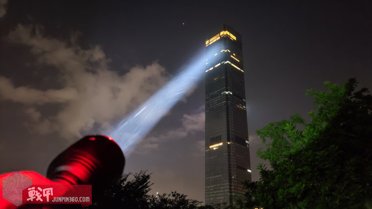 纳丽德p80手电筒远射效果,纳丽德手电筒强光远射