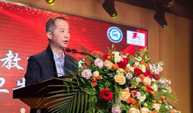 追寻教育的梦想内容简介,追逐教育梦想成就幸福人生演讲