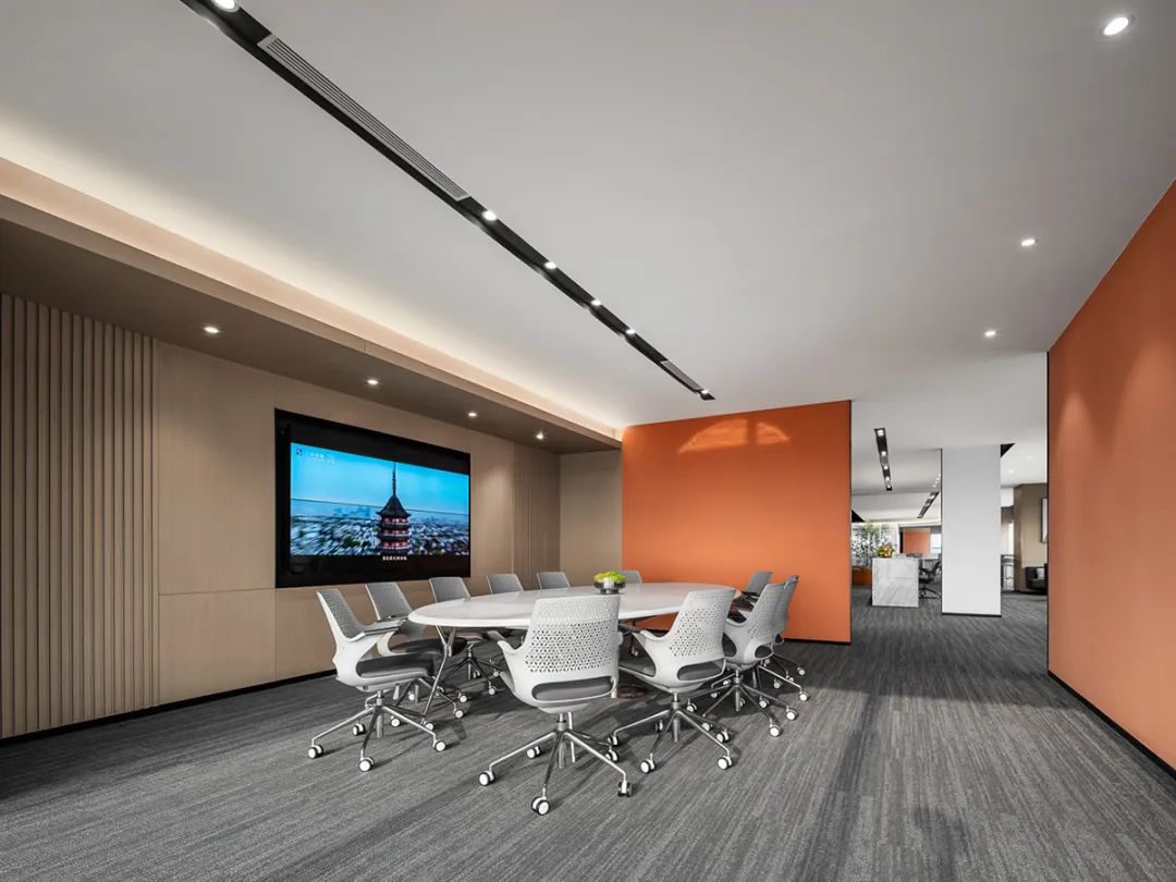 “打翻了”调色盘设计的办公室原来长这样！