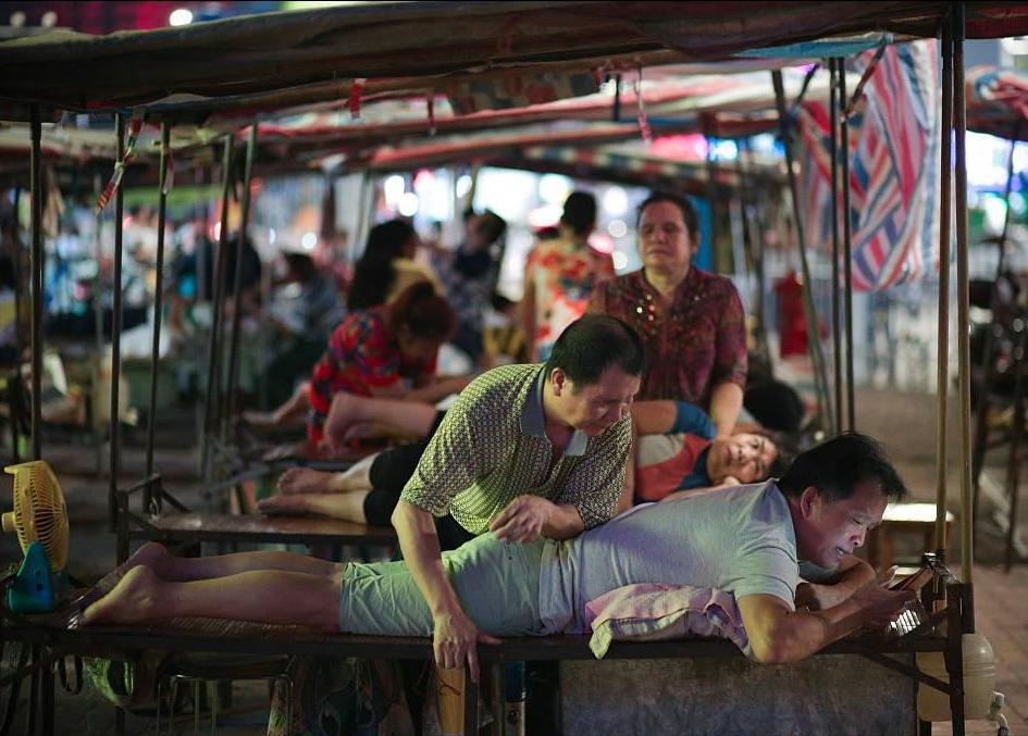 南宁一夜市摊主致人死亡,南宁市盲人夜市