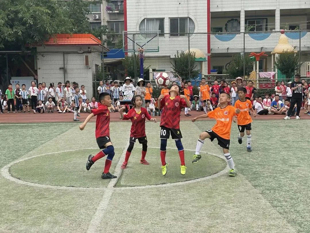 华阳实验小学|绿茵点亮少年梦，足球转动新未来