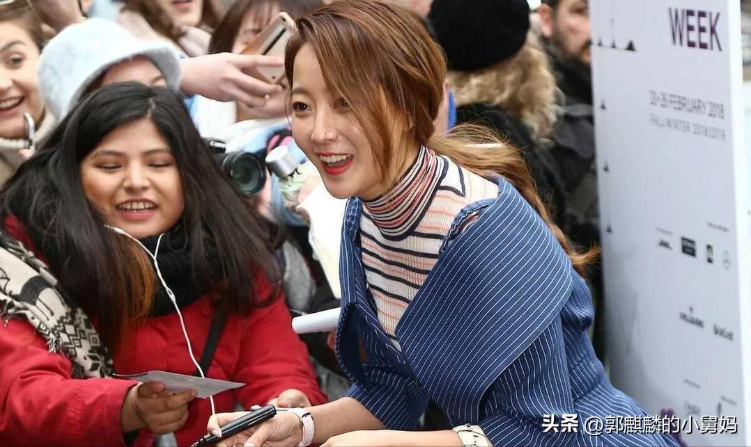 韩国美女金喜善的脸型,金喜善的穿着打扮