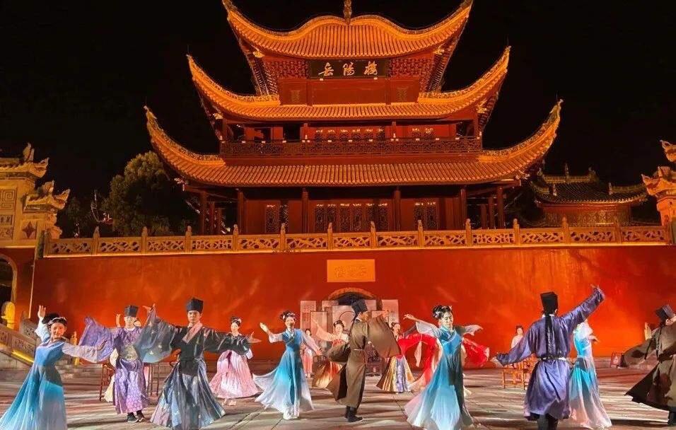 女子苦背滕王阁序免门票,游客背诵《滕王阁序》获免费门票