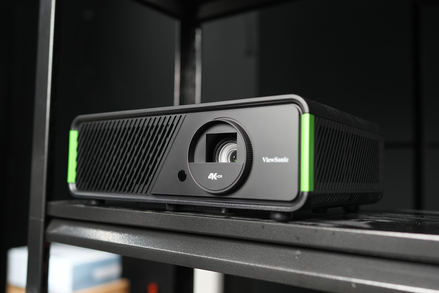 爱普生tz3000和明基4550,同价位投影仪和显示器