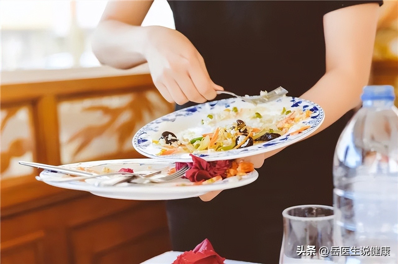 22岁男子确诊6种胃癌,33岁男子查出胃癌常吃一种早餐