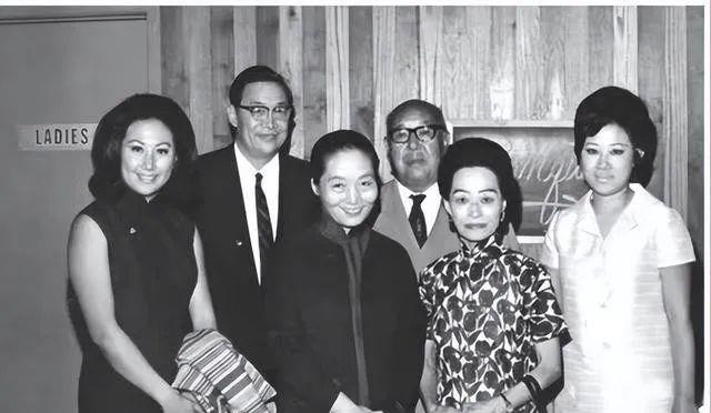 1949年马鸿逵拒绝起义并叫嚣：我对*产党共**有恩，打赢解放军再谈和