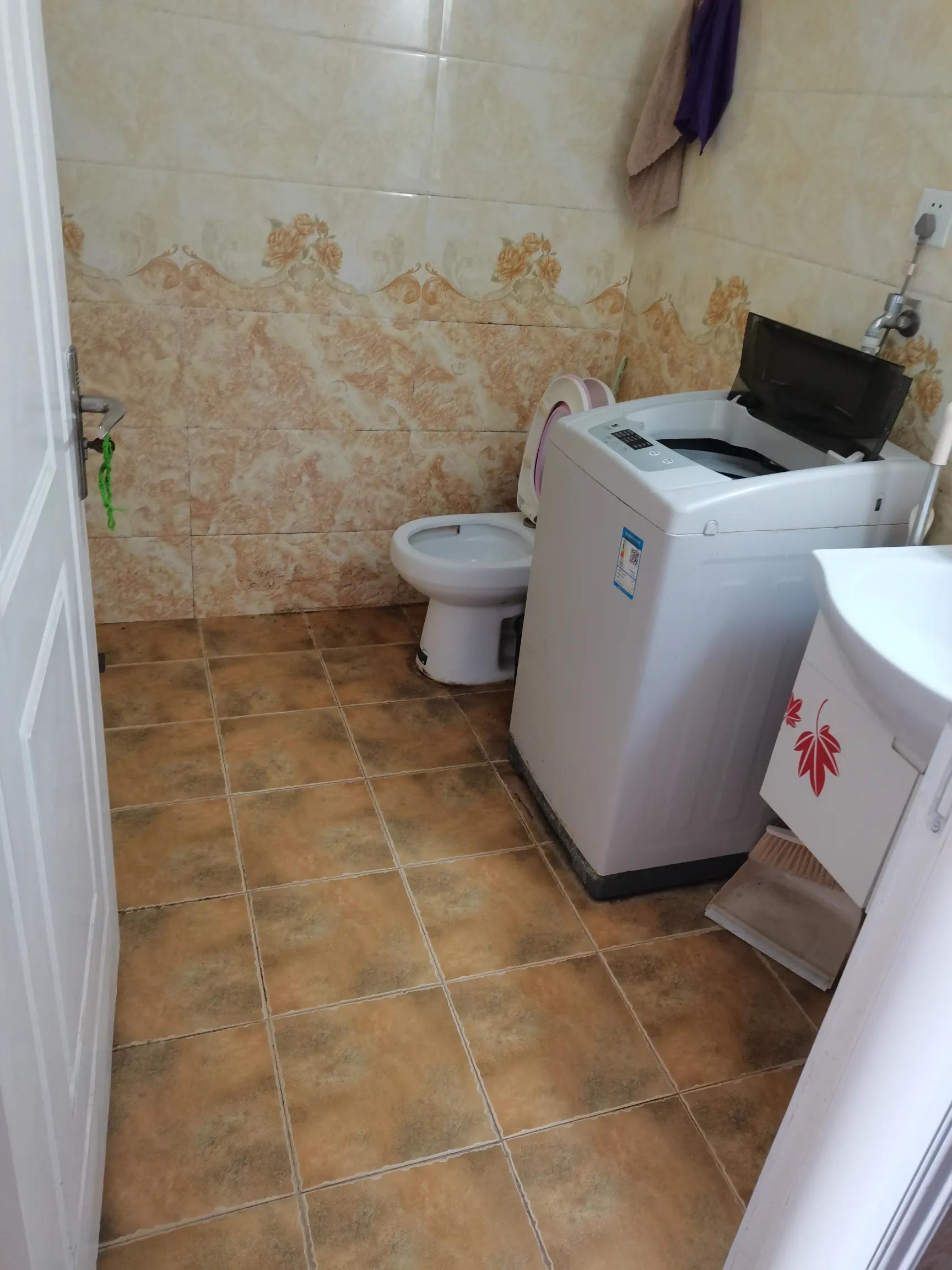 出租观音桥次卧800主卧1100无中介费，看房电话19112165949（V）